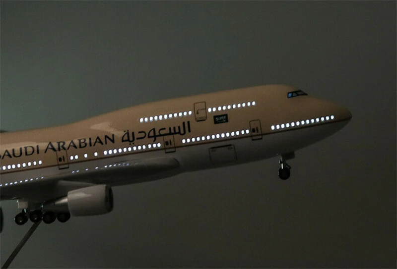 1/150 Смола Саудовской Аравии модель самолета Boeing B747-400 47 см светодиодный свет Passanger самолет W свет и колеса литой под давлением пластиковый самолет