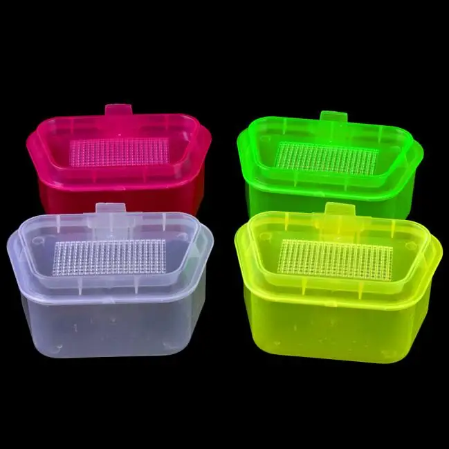 

High Quality LEO Color Breathable Plastic Fishing Live Bait Storage Box Earthworm Worms Bait Container Box