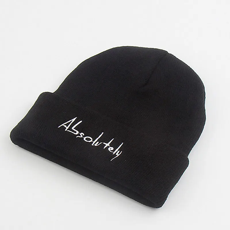 Женская облегающая шапка женская зимняя вязаная с текстами желтая черная синяя
