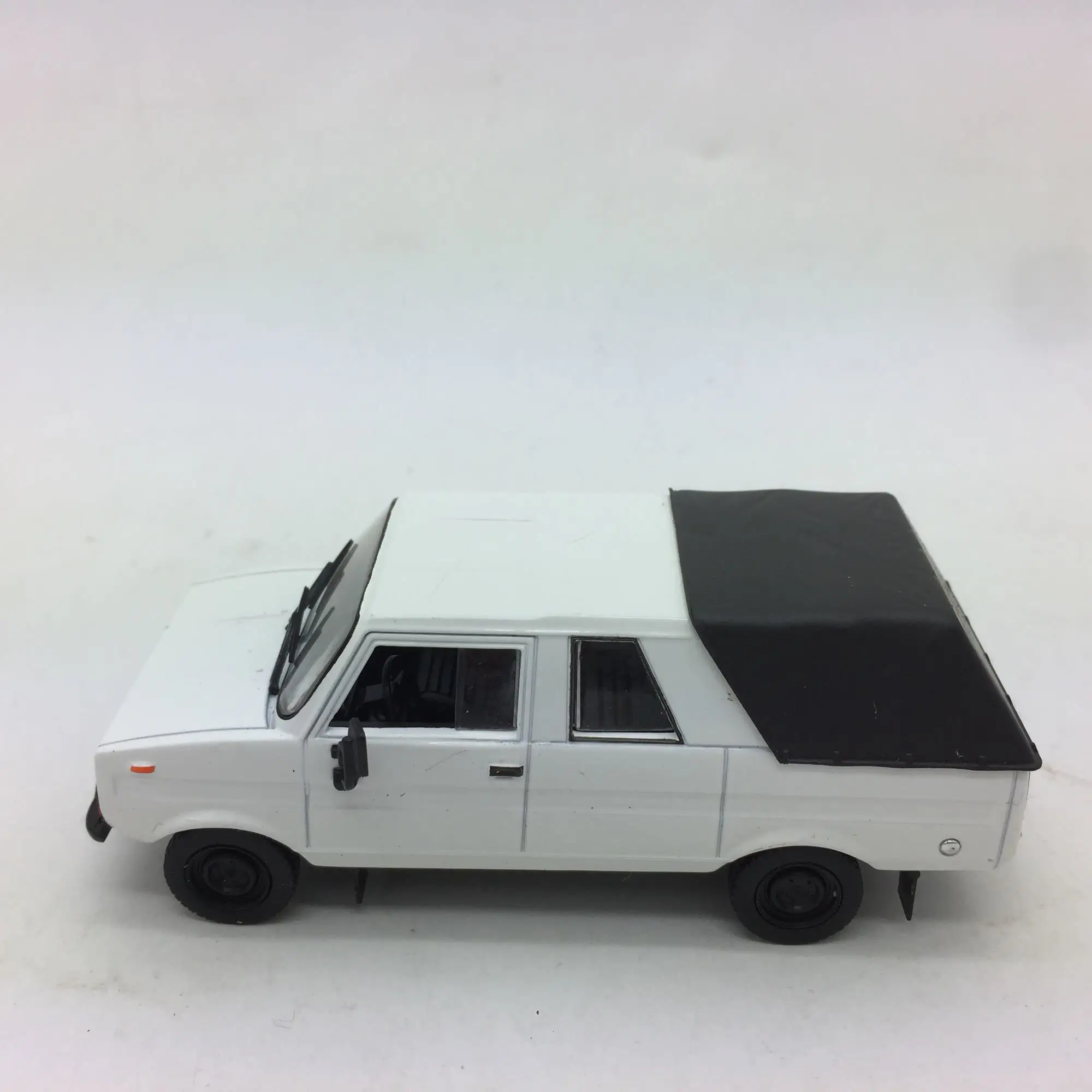 1/43 Out Of Print New Special Price Die-casting Metal Russian Off-road Vehicle Model Length 10cm Home Display Collection