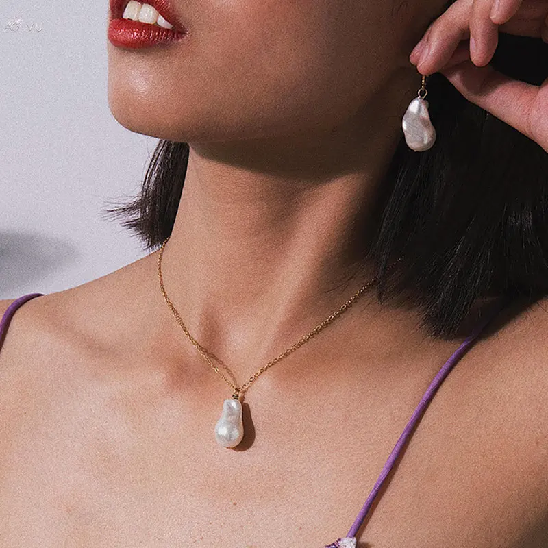 

AOMU 2019 Fashion Blue/Pink/White Pearl Necklace Boho Simple Irregular Pearl Pendant Necklace for Women Necklace Jewelry Gift