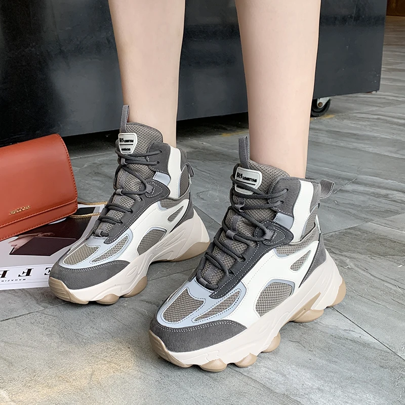 Зимние женские кроссовки с высоким берцем модные светящиеся на массивной