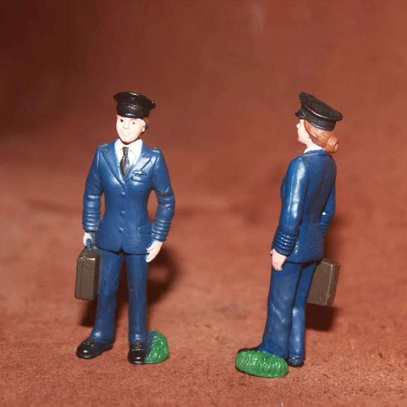 

5pcs/lot Human Figure Model Toys Women Pilot Aviator 5CM Home Decoration Kids Toys For Children High Imitation Flight Attendant