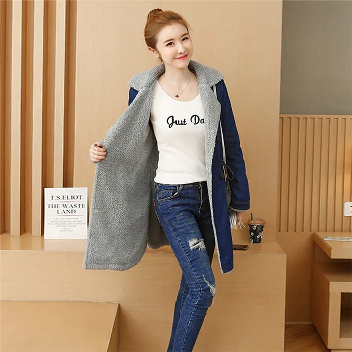 Плюс размер Denim джинсовая хлопковая куртка Зима Новая Женская Длинная плюс бархатная Толстая куртка модная верхняя одежда из овечьей шерсти Женская JIA421