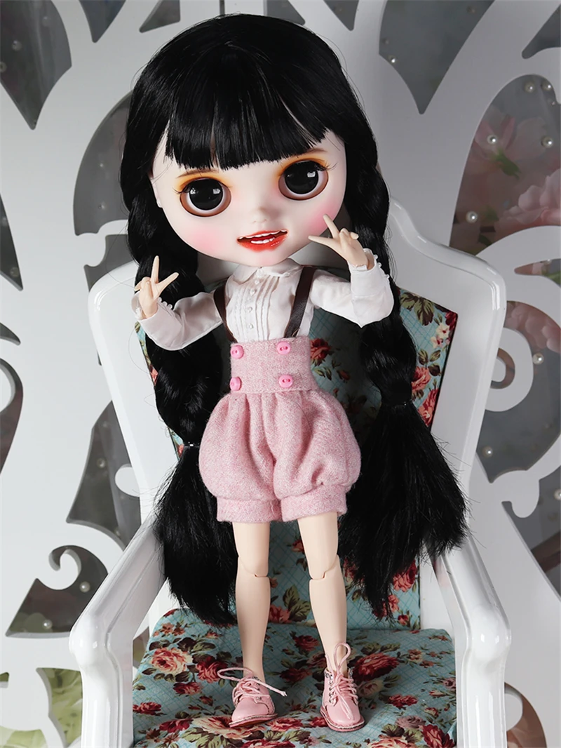 Сьюзен - Преміум Custom Neo Blythe Лялька з чорним волоссям, білою шкірою та матовим усміхненим обличчям 2