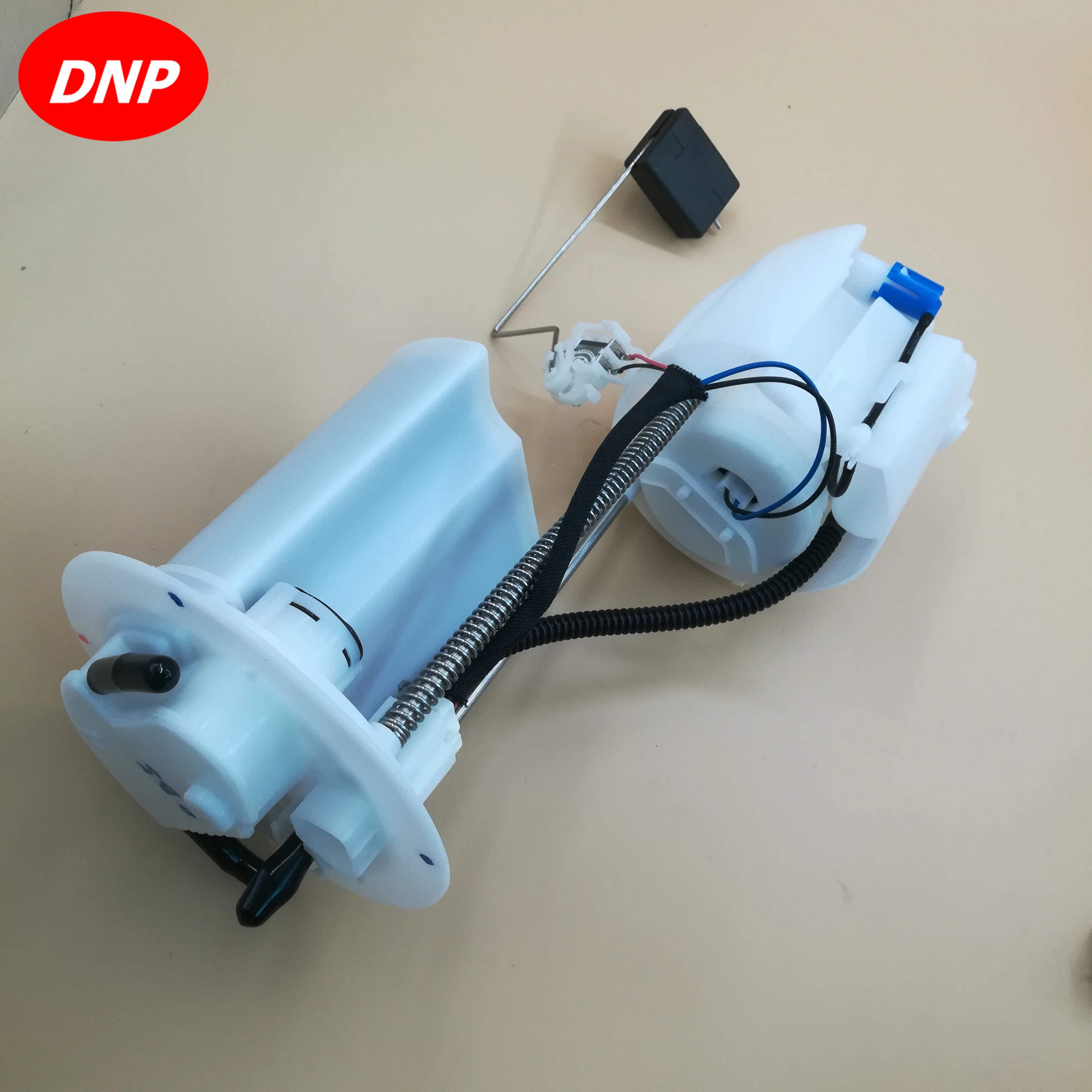 Топливный насос DNP в сборе подходит для Toyota VIOS Yaris 2008 77020-0D070/77020-0D040/77020-52232/77020-52330 |
