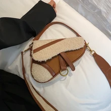 Осенне-зимняя модная плюшевая треугольная сумка на плечо, ширина 21 см, Высота 17 см, толщина 7 см