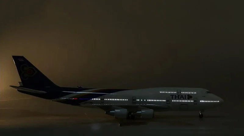 1/150 масштаб 47 см сплав самолет Boeing B747 Таиланд самолет тайская авиация самолет основа для моделирования света и колеса литья под давлением Пластиковые Игрушки