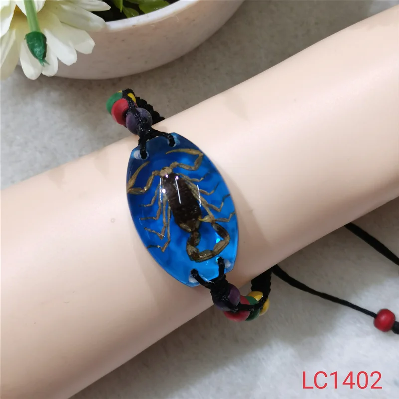 

Artificial amber resin embedded artificial crystal jewelry insect specimen scorpion color series Bracelet student gift