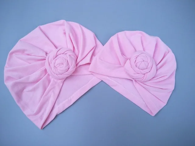 Pink Детские Шапки плиссированные розы одежда для мамы и ребенка хлопковая индийские Кепки однотонные носки подходящие для детей обоих полов, шапки бини шапки для мальчиков и девочек, новорожденных Подставки для фотографий 2 шт./компл - Цвет: Pink