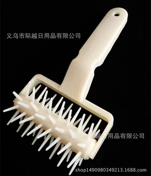 

Large Size Plastic Wheel Needle Roller Pizza Hole Pin Send End Biscuit Punched with a Pin Maker DIY Baking Tool