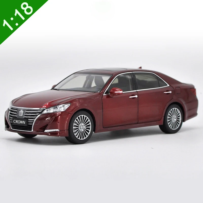 1:18 TOYOTA 2016 Корона литые модели автомобилей из сплава игрушки металлические