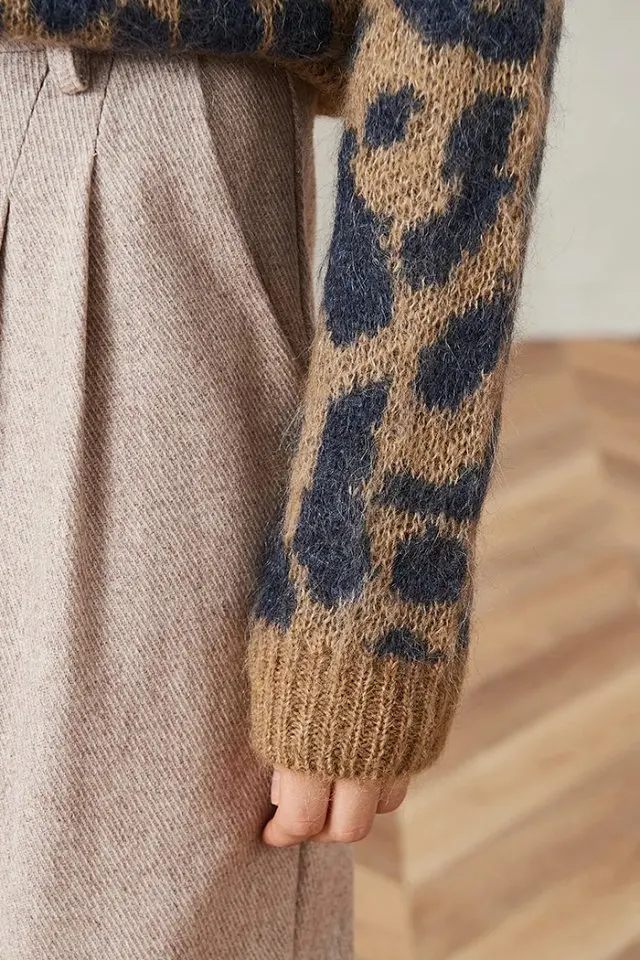 Мохеровый вязаный джемпер с круглым вырезом и леопардовым принтом-Женский вязаный пуловер