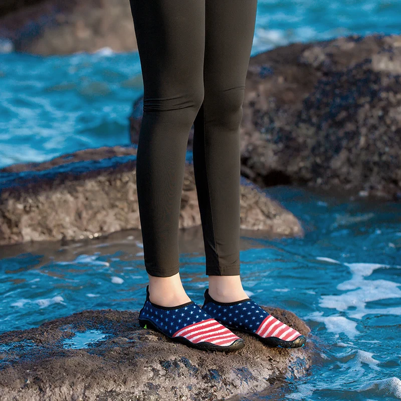 Мужская пляжная летняя Уличная обувь; новые шлепанцы для плавания; быстросохнущая обувь для серфинга; Мужская быстросохнущая водонепроницаемая обувь