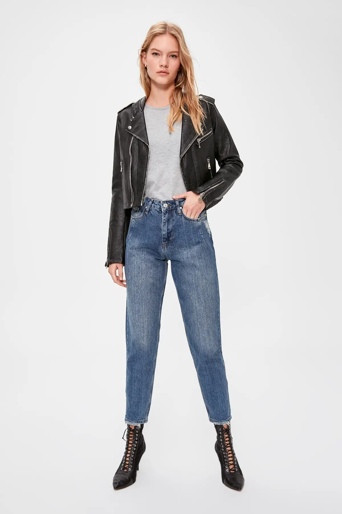 

Trendyol Stitch Detail High Bel Mom Jeans TWOAW20JE0308.