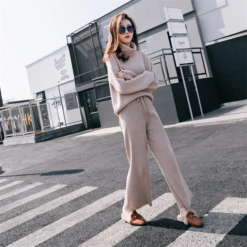 Рисунок 6 - Брюки женские трикотажные с широкими штанинами