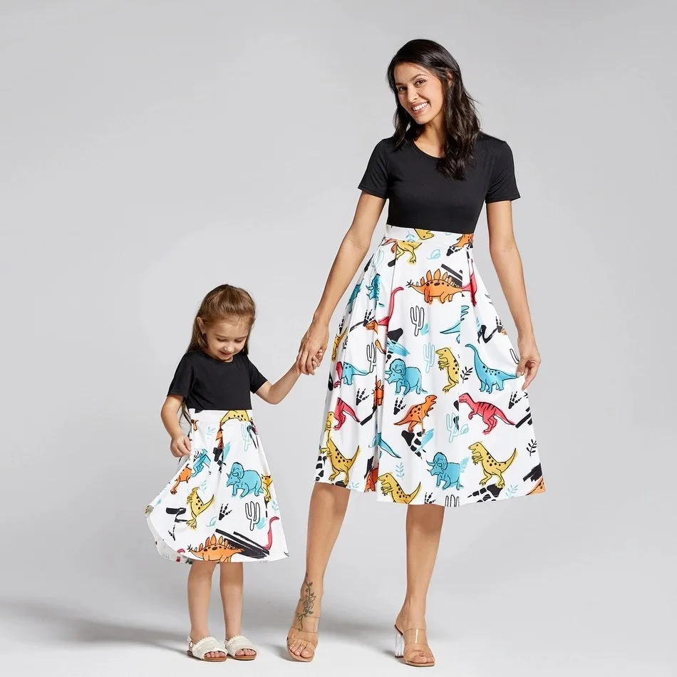 

2022 New Spring/Summer New Parent-Child Dress Selling Round-Necked Short-Sleeved Dinosaur Printed Dress Mother Daughter Matching