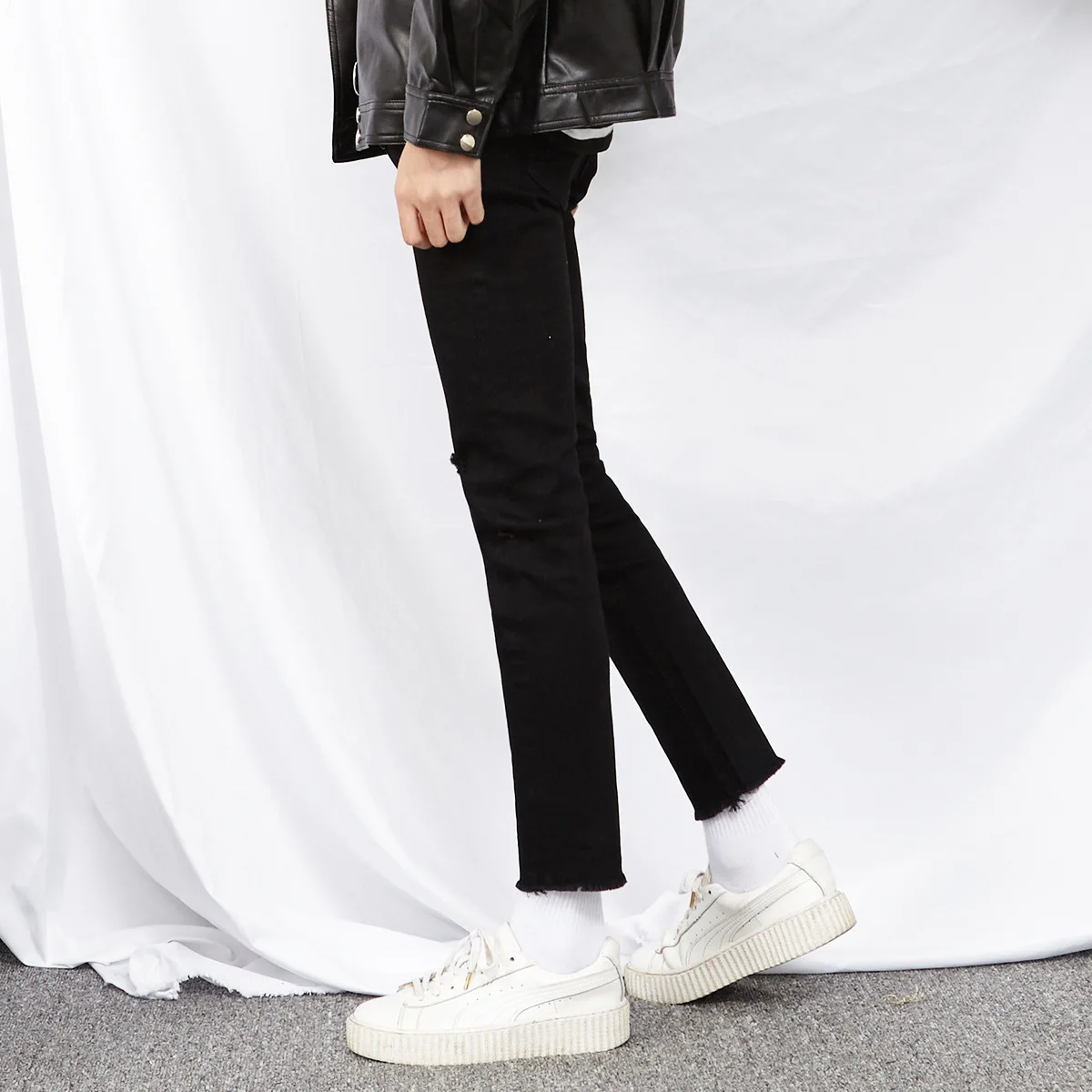 Стиль, джинсы с дырками, трендовые, корейский стиль, обтягивающие, облегающие, блестящие, крутые, черные, узкие брюки, мужские