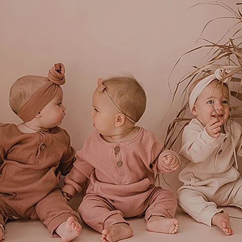 Новый осенний Повседневный однотонный комбинезон с принтом для маленьких мальчиков и девочек 0-24 месяцев, Детский комбинезон с длинными