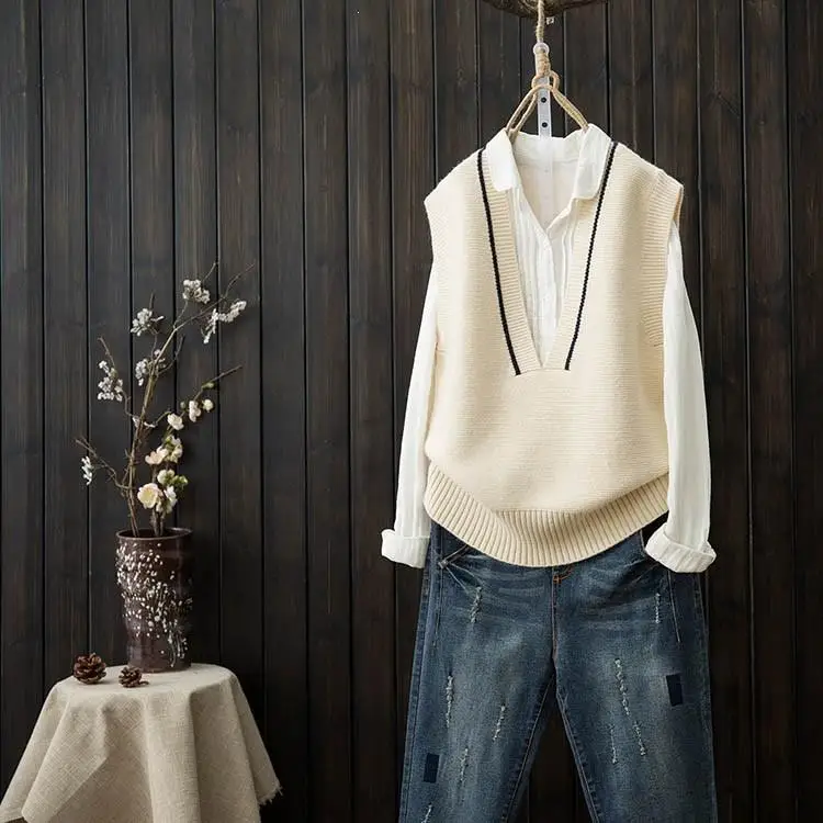 

Autumn New Knitted Vest Solid Women Short Sweater Vest Big V Neck College Wind Sweater Vest