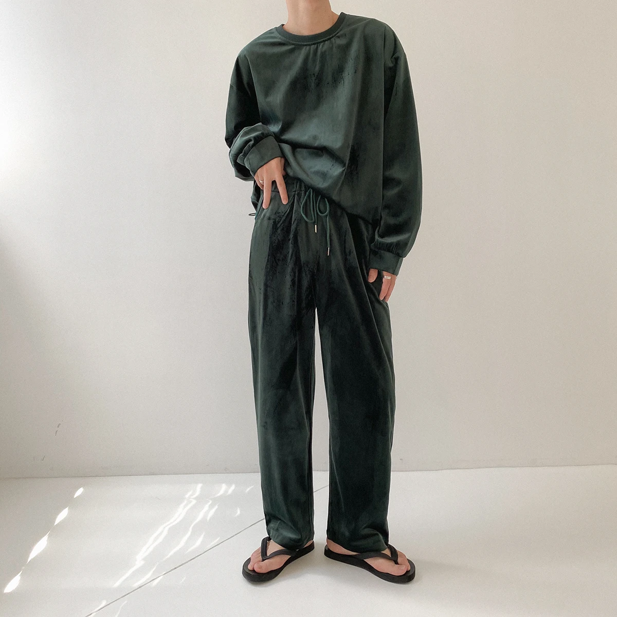 

Spring and autumn round neck pullover sweater suit men's casual home velvet pajamas two-piece Korean trend