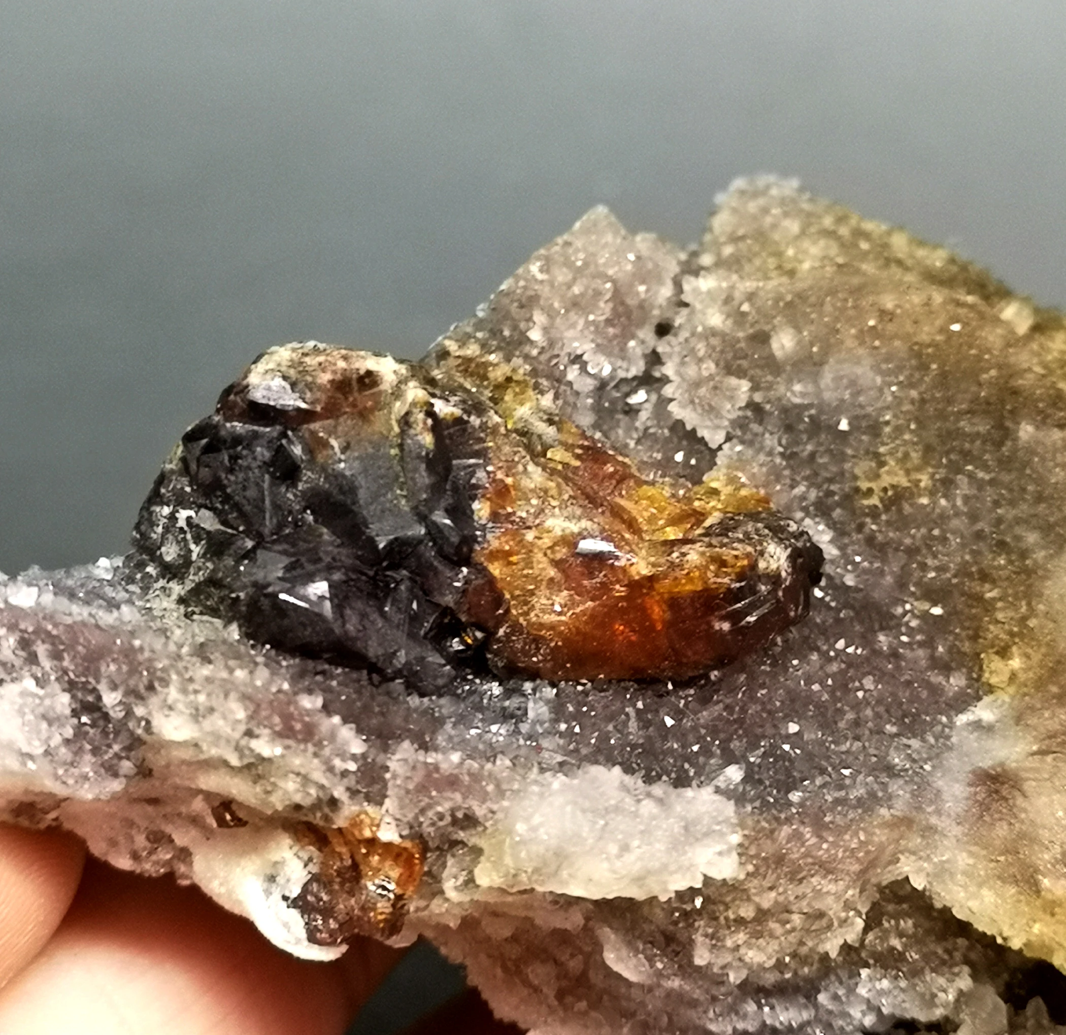

297g Natural rare sphalerite mineral crystal specimens stones and crystals quartz crystals healing crystal from china