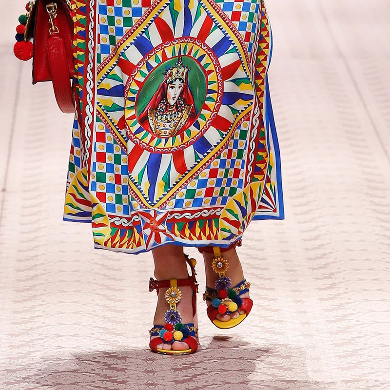 Дизайнерские Модные богемные сандалии в стиле ретро, украшенные помпонами; летняя обувь для отдыха; женские красные сандалии с Т-образным ремешком