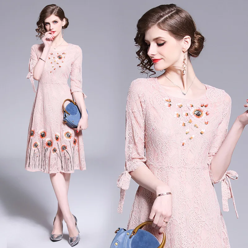 

2019 Spring New Style Lace Dress Half-sleeve Shirt Machine Embroidery Waist Hugging A- line Skirt Sub-Mid-length