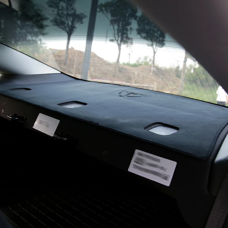 Приборной панели автомобиля крышка коврики Избегайте светильник Pad инструмента платформы стол ковры для Tesla Model3 аксессуары - Название цвета: Back black with logo