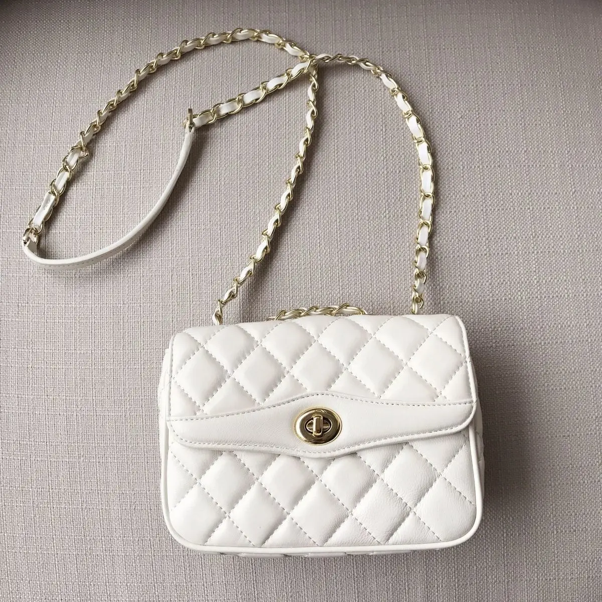 White SHEEPSKIN LEATHER RHOMBUS CHAIN BAG NEW STYLE SATCHEL SMALL FRAGRANT BREEZE LEISURE SINGLE SHOULDER BAG LADIES HANDBAGS - Color: White