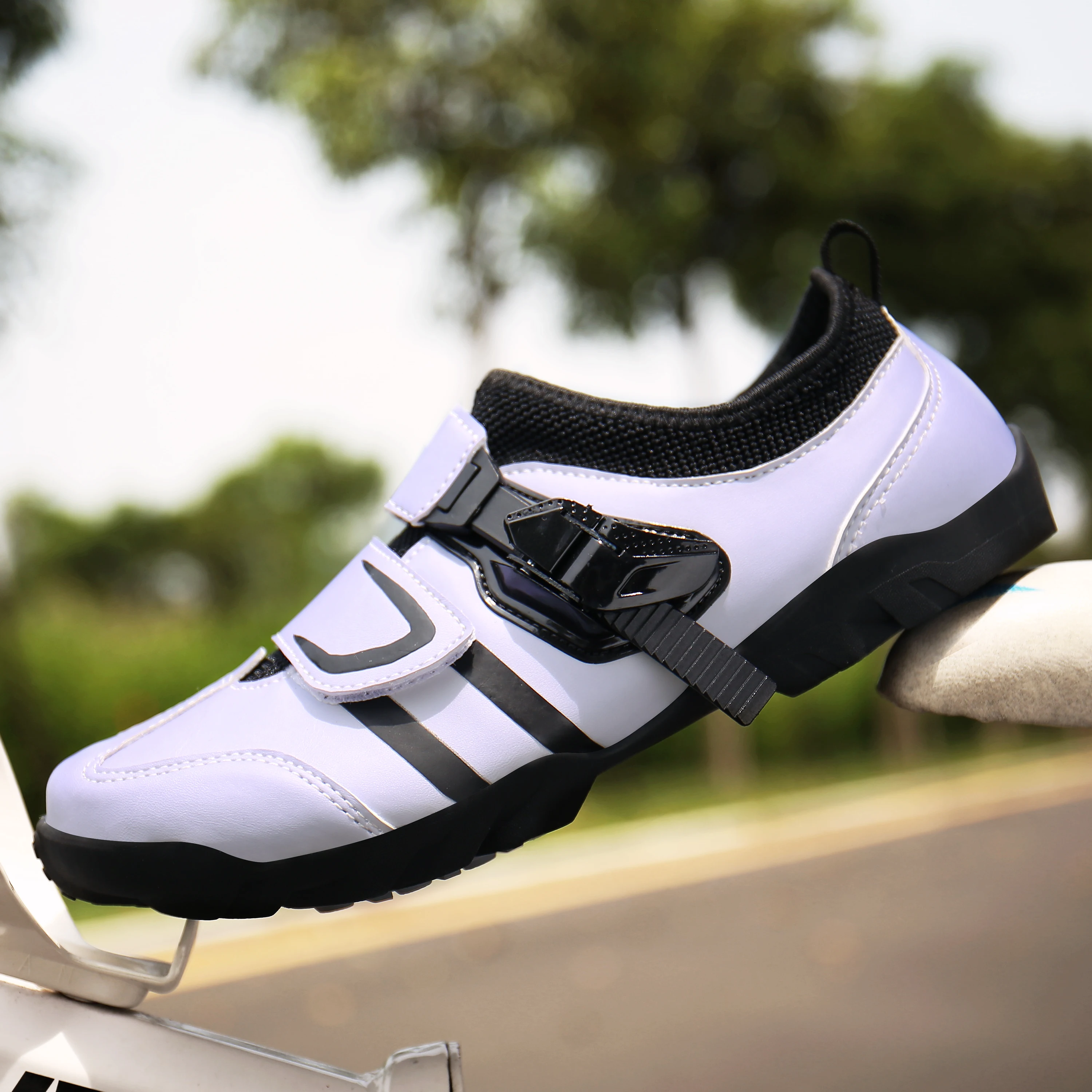 Change color when exposed to light Non-lock road bike cycling shoes MTB mountain shoes ultralight breathable non-slip trekking