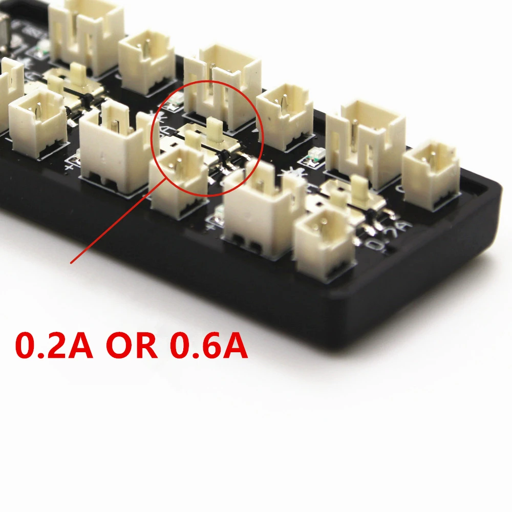 Chargeur Lipo LiHv 1S 6CH USB 4.35V avec six batteries RC connectées