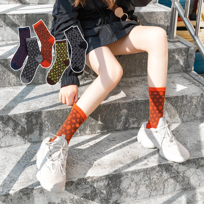 Новинка, Зимние удобные хлопковые носки для женщин, женские сетчатые красные женские носки, модные короткие женские носки с буквенным принтом, уличные носки с принтом