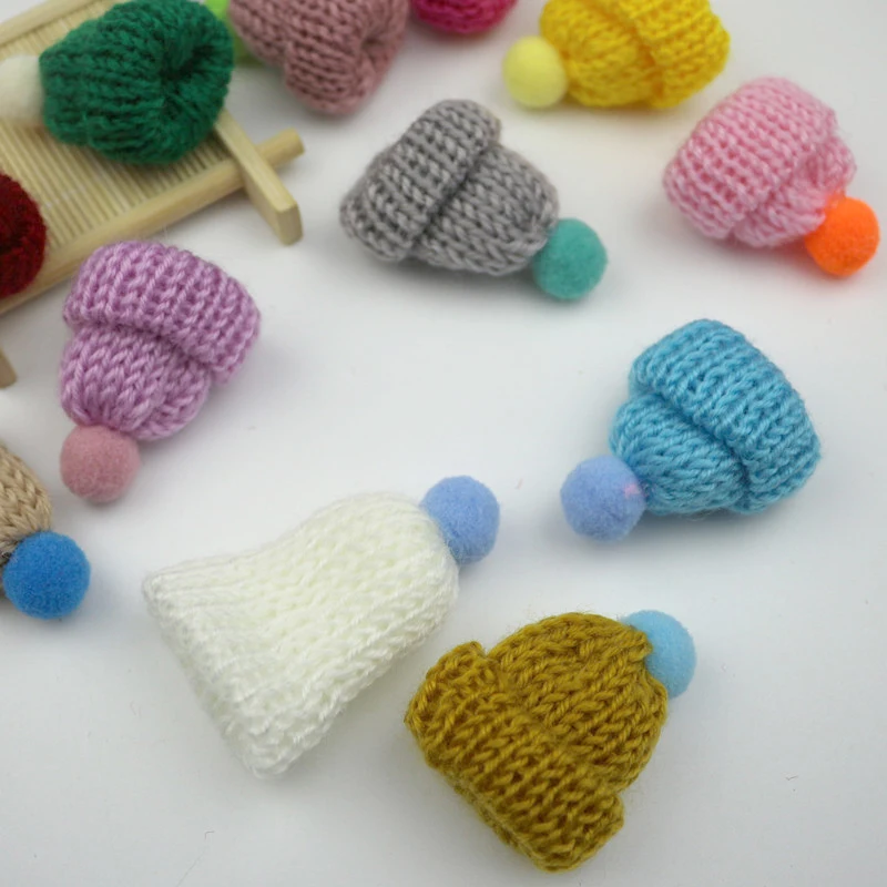 12Pcs Color Pompoms Knitting Mini Hats DIY Craft Supplie Headwear Brooch Crochet Toys Decor Jewelry Accessory Small Caps Gift