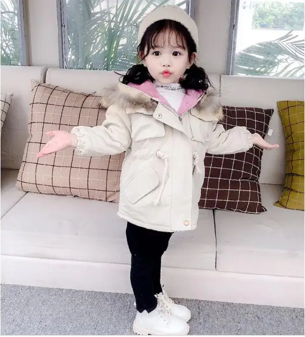 Для мальчиков и девочек, длинное пальто с бархатом ветровка представляет собой в Корейском стиле; зимняя одежда