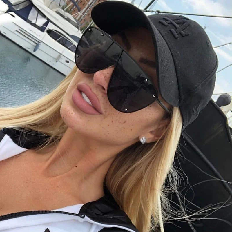 

QPeClou Vintage Metal One Piece Cat Eye Sunglasses Women Men 2019 Retro Modern Mirror Sun Glasses Ladies Unique Rivet Oculos