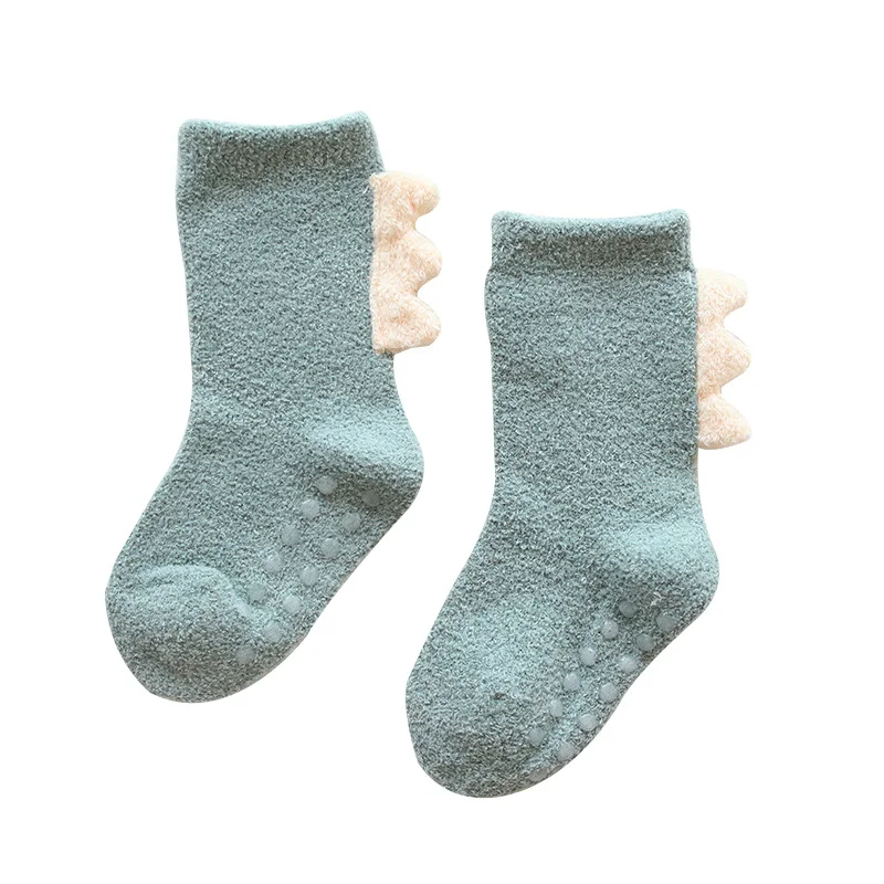 Осенне-зимние детские носки для девочек, коралловые бархатные нескользящие носки-тапочки для малышей, Длинные Теплые Мягкие Носки с рисунком динозавра для детей 0-5 лет