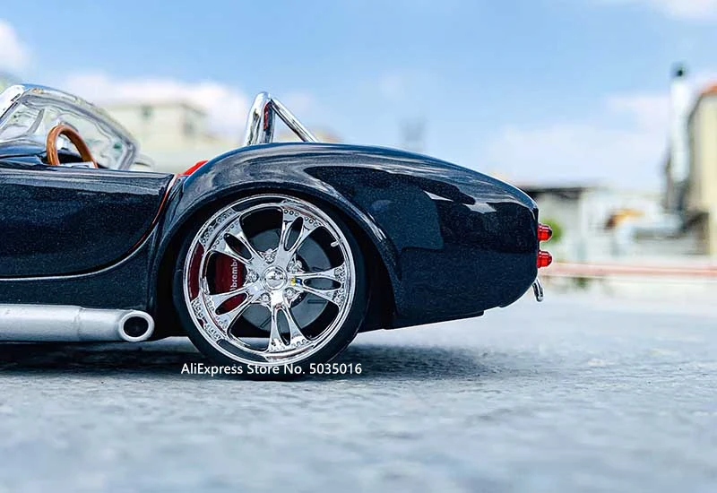 Maisto 1:24 Ford 1965 Shelby Cobra 427 simulation alloy car model crafts decoration collection toy tools gift