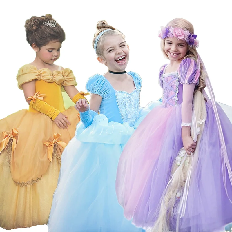 meninas vestidas de princesas