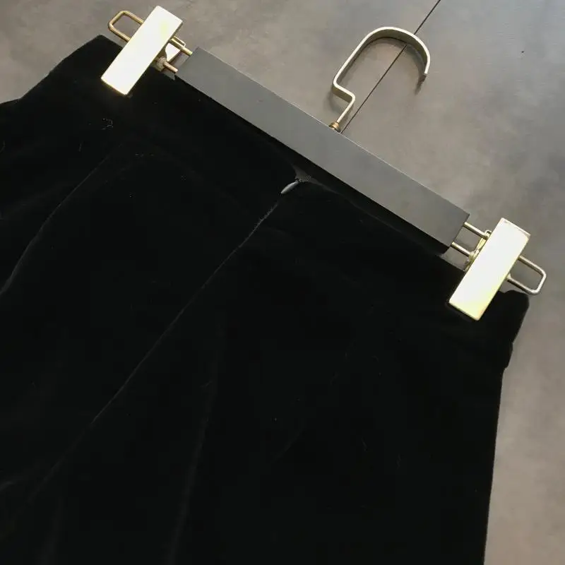 Autumn Winter Pin Decoration Black Velvet Shorts Women MH297