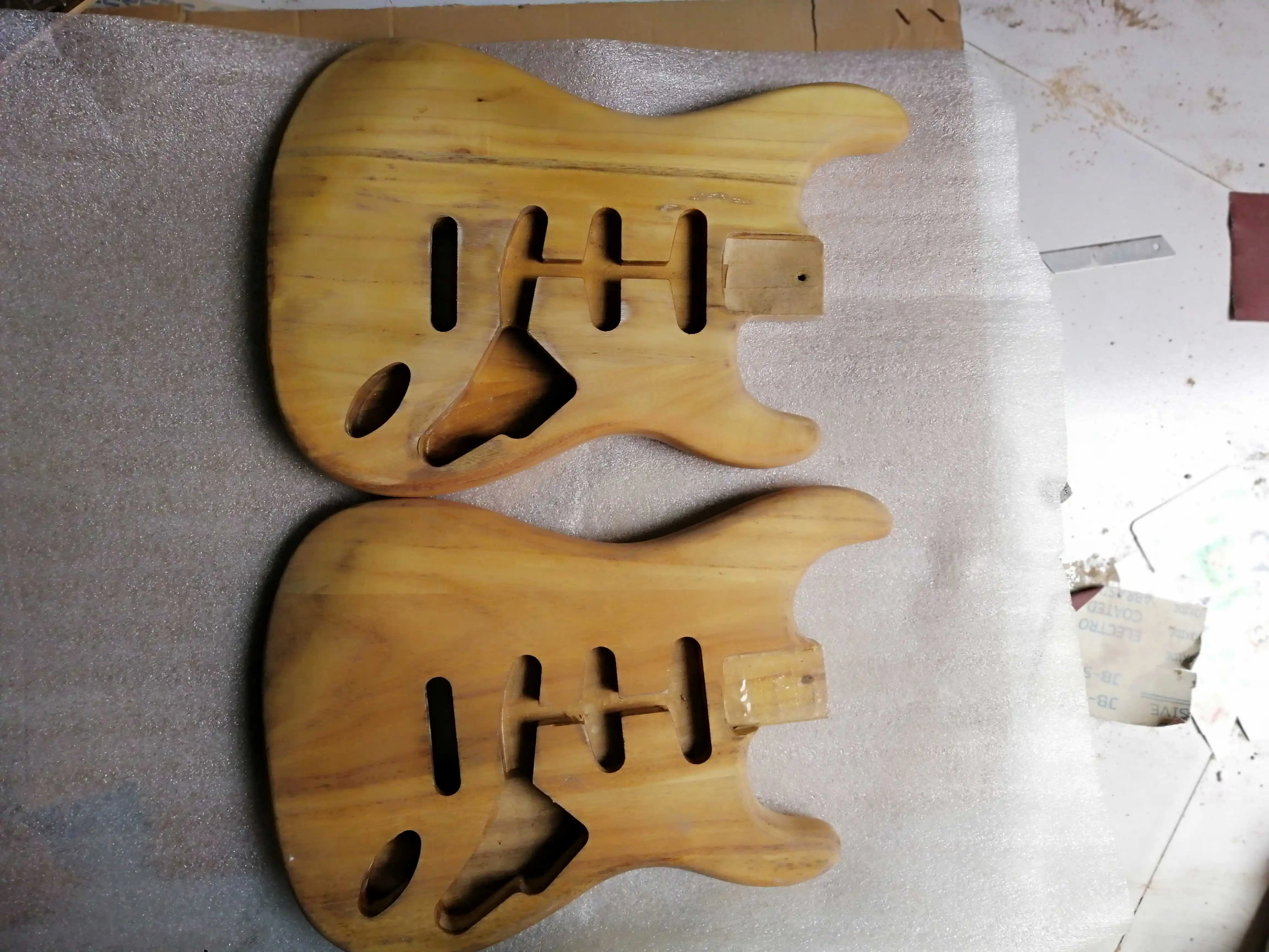 Paulownia wood ST был распылен лаковым корпусом