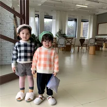 Осень-зима в клетку для мальчиков и девочек Теплые Имитация Шерсть норки Свитера Детская теплая одежда в повседневном стиле, свитер с длинным рукавом