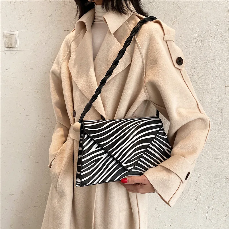 

Autumn and winter 2020 new trendy Korean version of one-shoulder messenger small square bag wild fashion ladies underarm bag