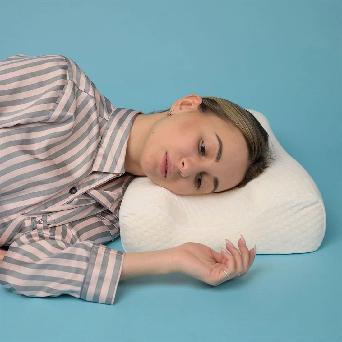 Orthopedic pillow for sleeping against wrinkles 