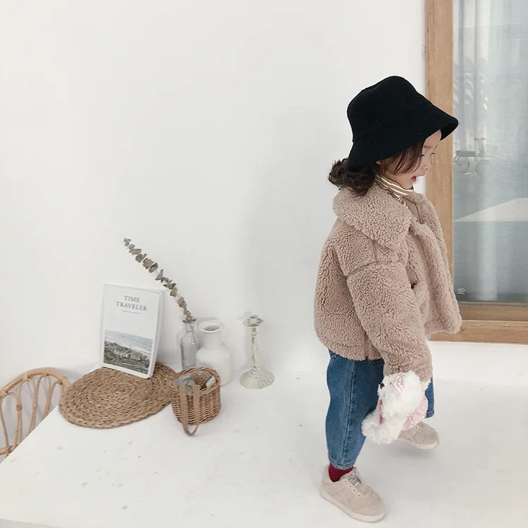 Зимние Модные однотонные куртки из замши и плюша для девочек Теплые пальто с отложным воротником для детей от 1 до 7 лет, верхняя одежда