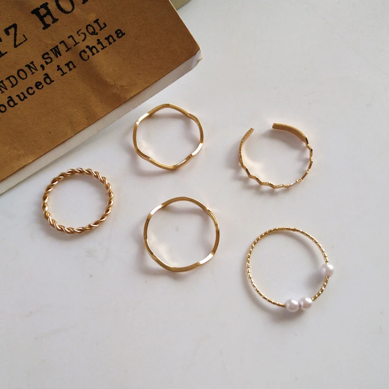2021 neue Perle Einfache Reif Fünf-Stück Retro Mode Persönlichkeit Joint Ring Stapel Tragen Täglich Vielseitig Finger Band Ins frauen 2021 neue Perle Einfache Reif Fünf-Stück Retro Mode Persönlichkeit Joint Ring Stapel Tragen Täglich Vielseitig Finger Band Ins frauen