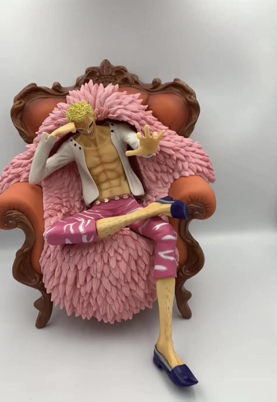 Один кусок семь у Хай мин ГК диван маленький Тан сидя Doflamingo в коробке гаражный комплект