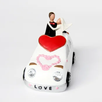 

environmental resin Bride and groom in wedding car love statues sculpture ornament figurine wedding gift home decoration a1787