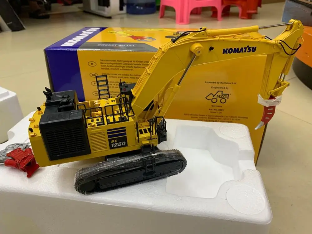 Экскаватор для демонтажа топлива NZG 9991 Komatsu масштаб 1:50 литая модель новая в