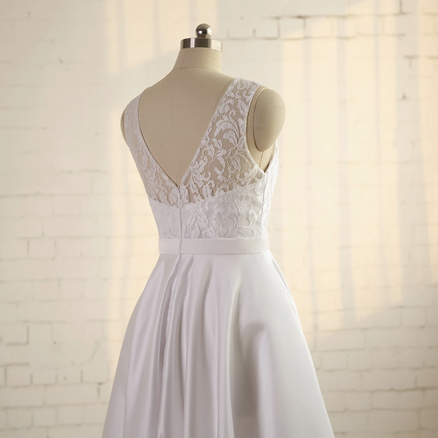 Ivory Lace Satin Sleeveless A-Line Knee-Length Mother Of The Bride Dresses Made
